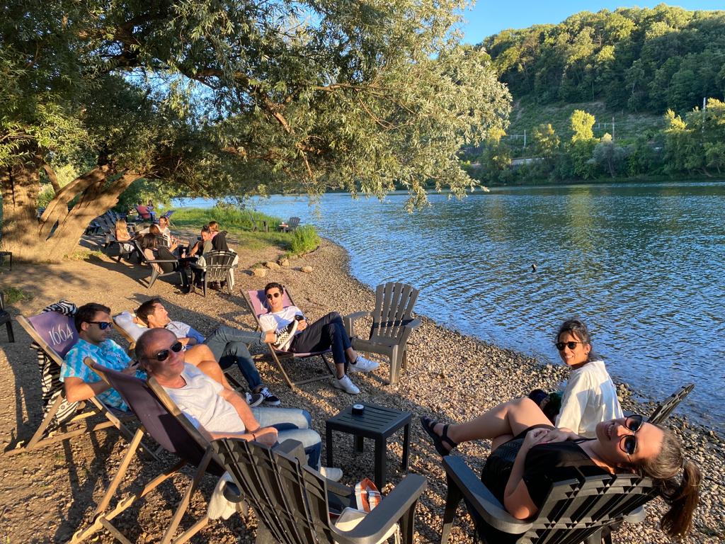 Soirée conviviale en bord de Saône avec les participants